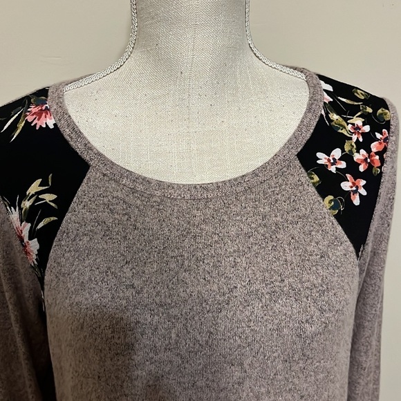 Moa Moa long sleeve tee. Solid front/ print back, sz M - Picture 2 of 6